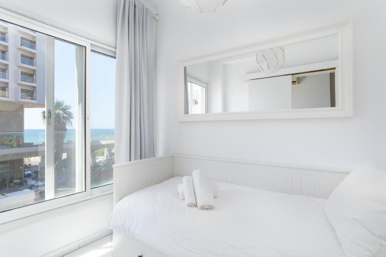 Sea View 2 Bedroom Apartment With Bomb Shelter Tel Aviv Exteriör bild