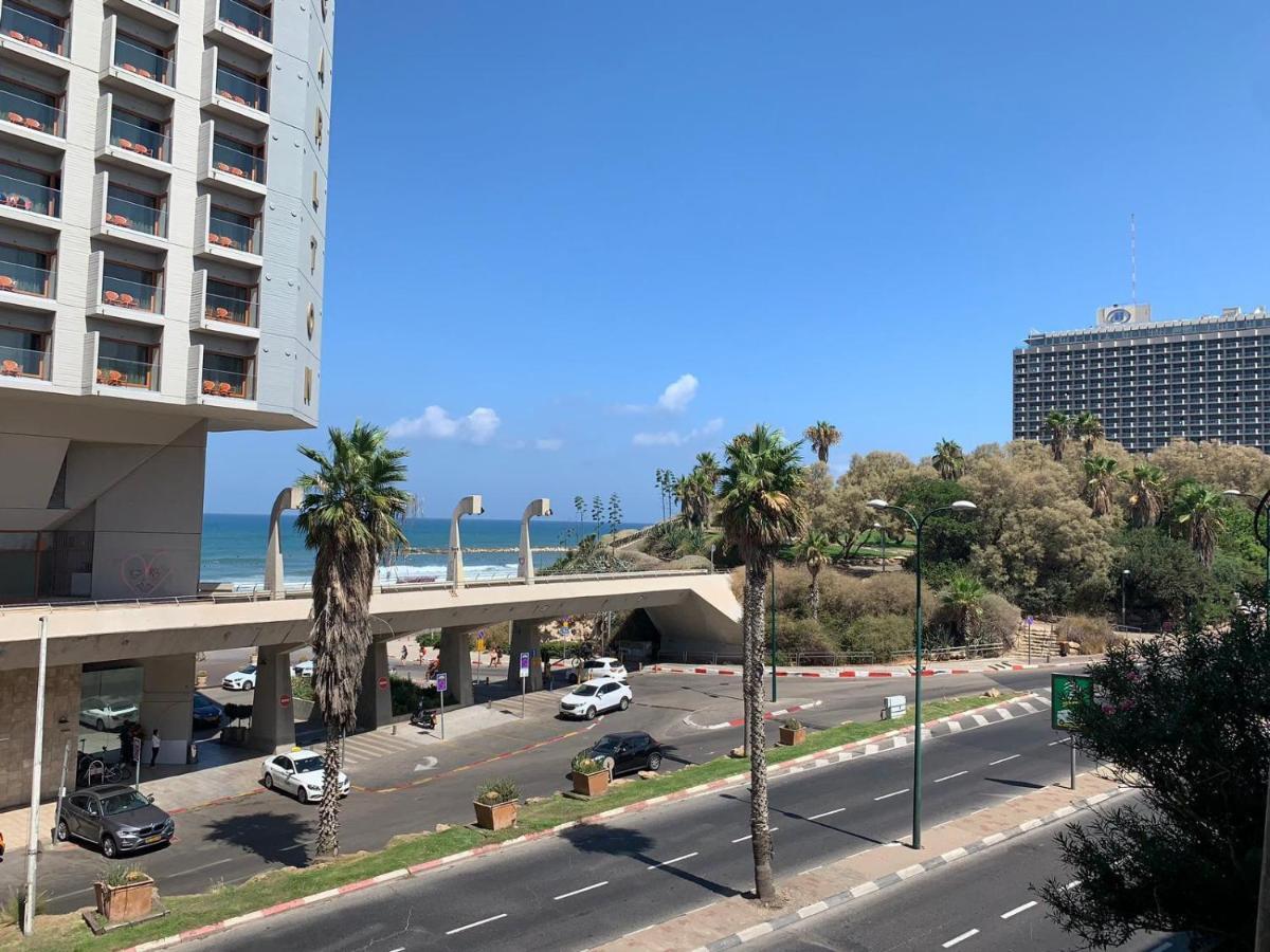 Sea View 2 Bedroom Apartment With Bomb Shelter Tel Aviv Exteriör bild