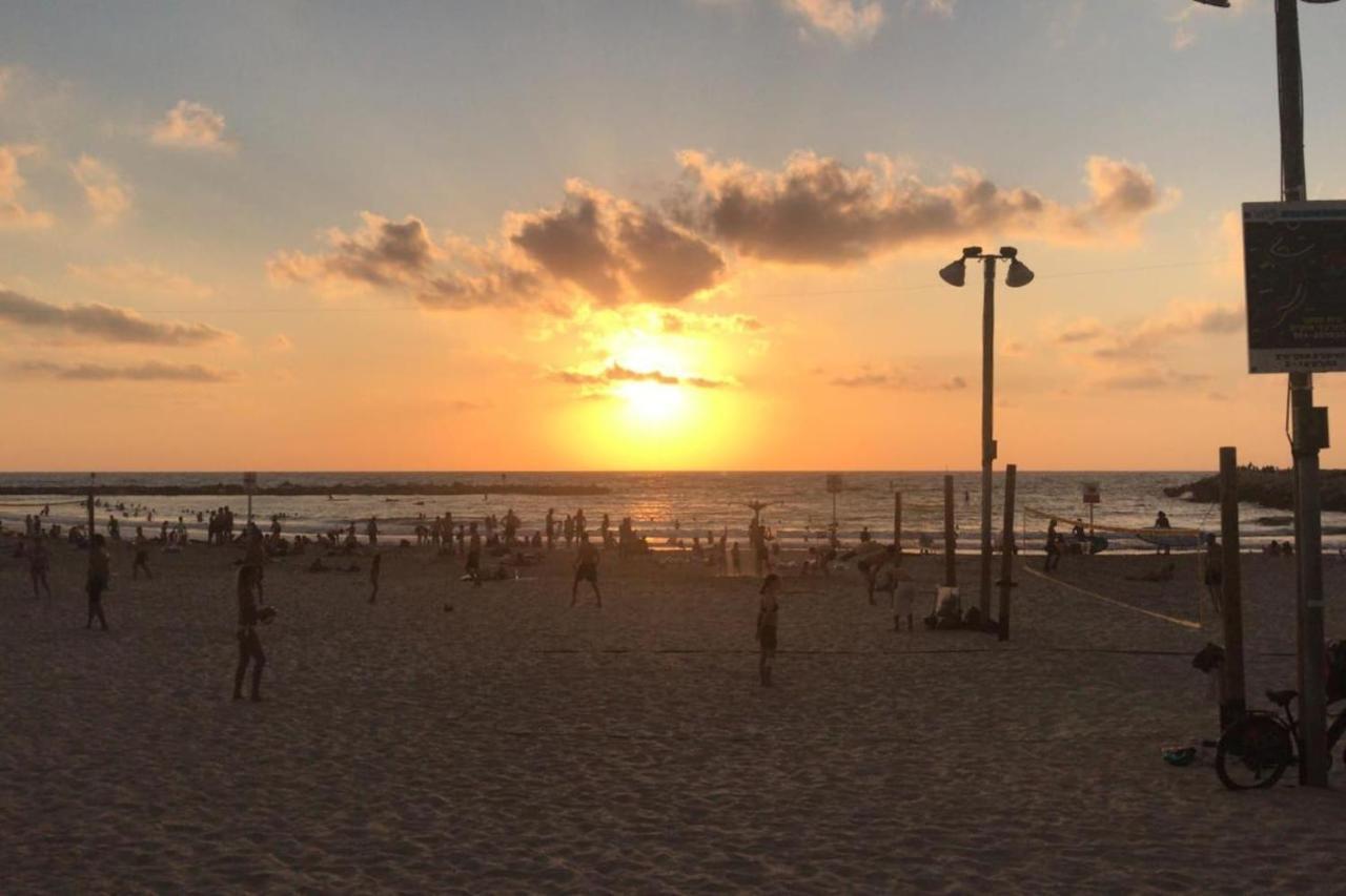 Sea View 2 Bedroom Apartment With Bomb Shelter Tel Aviv Exteriör bild